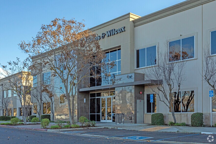More Photos Of 7575 N Palm Ave, Fresno Office For Lease