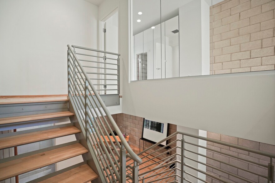 More Photos Of 3450 Cahuenga Blvd W, Los Angeles Office Residential For Lease