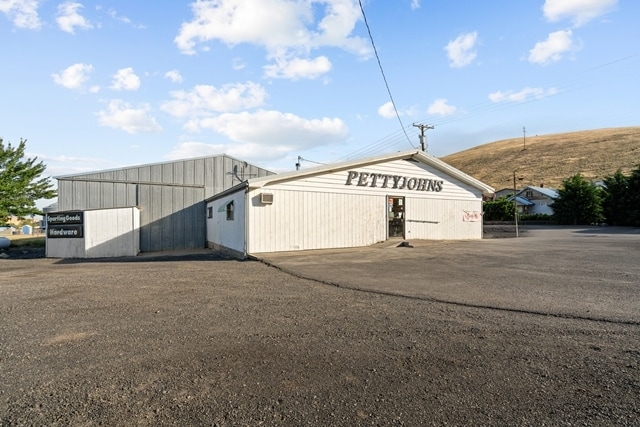 More Photos Of 424 W Linden Way, Heppner Storefront For Sale