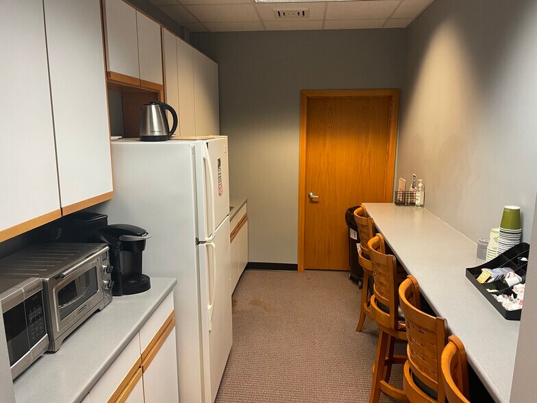 More Photos Of 7633 Ganser Way, Madison Office For Lease