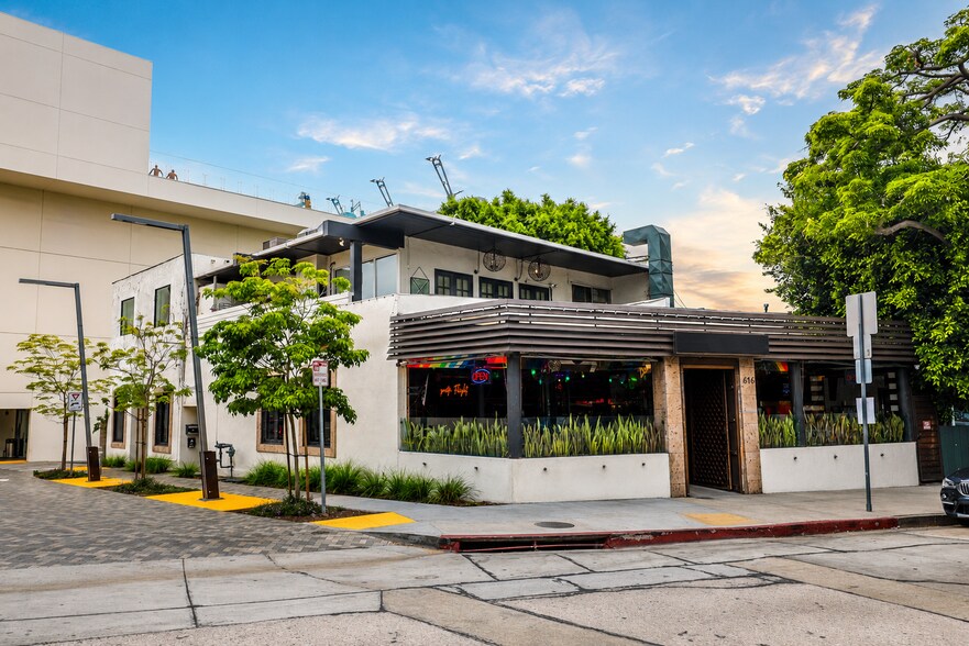 Primary Photo Of 616 N Robertson Blvd, West Hollywood Storefront Retail Office For Sale
