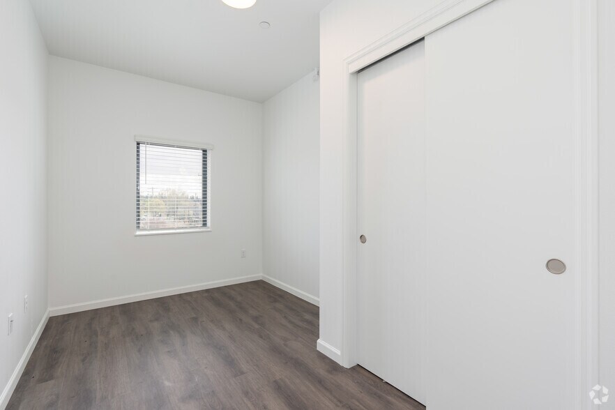 More Photos Of 2171 N Rosa Parks Way, Portland Apartments For Sale
