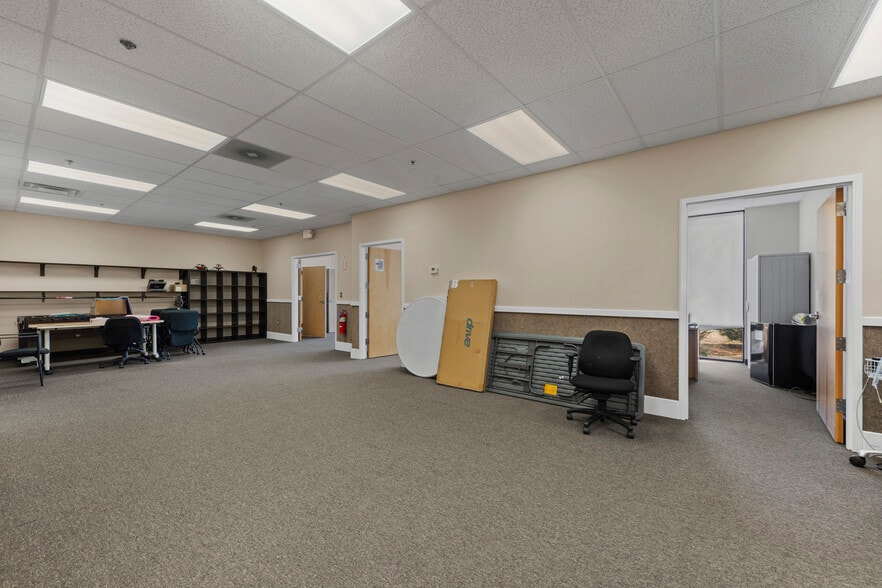 More Photos Of 890 East St, Tewksbury Light Manufacturing For Lease