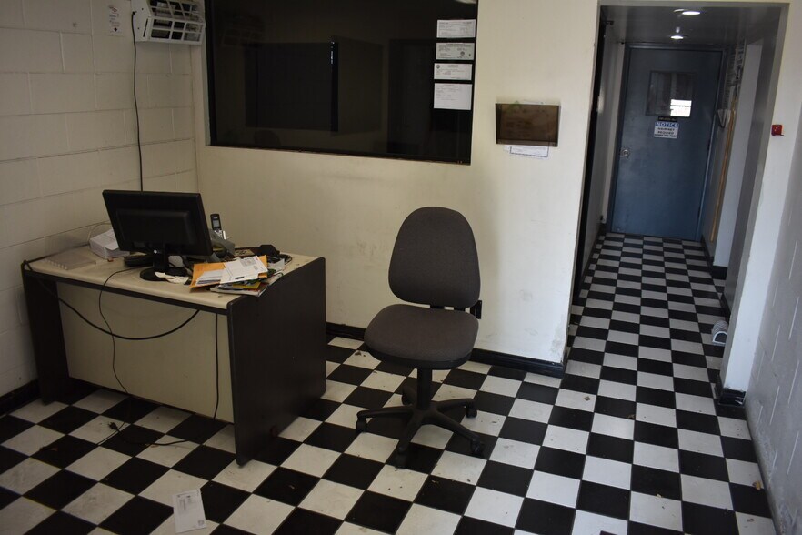 More Photos Of 7822 Salt Lake Ave, Cudahy Warehouse For Sale