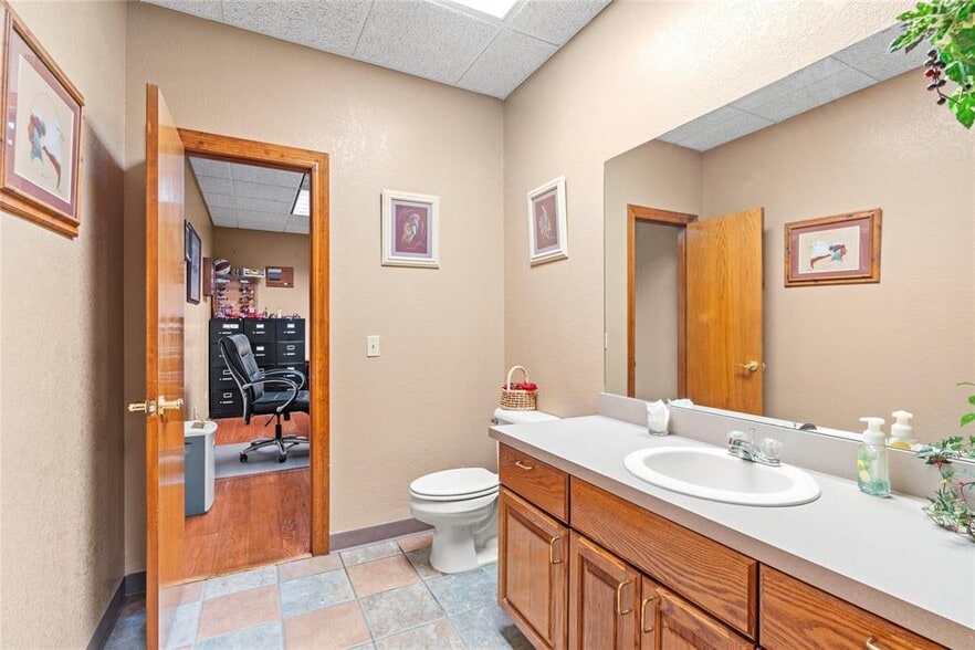 More Photos Of 7017 NW 39th Expy, Bethany Auto Dealership For Sale