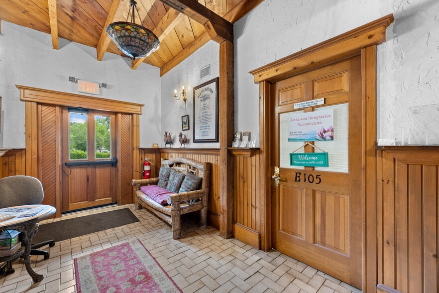 More Photos Of 84 Park Ave, Flemington Office For Lease