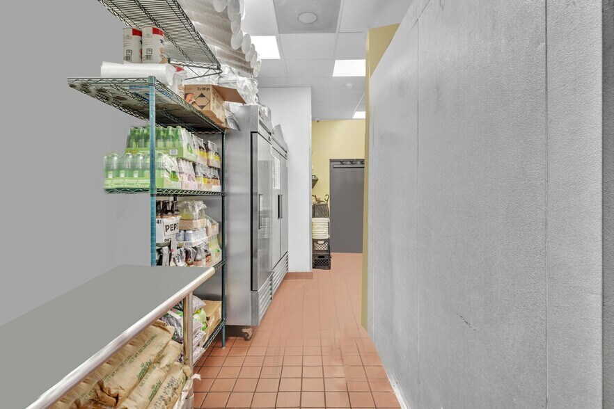More Photos Of 2010 NW 6th St, Fort Lauderdale Fast Food For Lease
