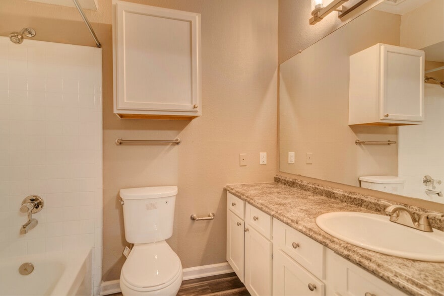 More Photos Of 1045 Sanger Ave, New Braunfels Apartments For Sale