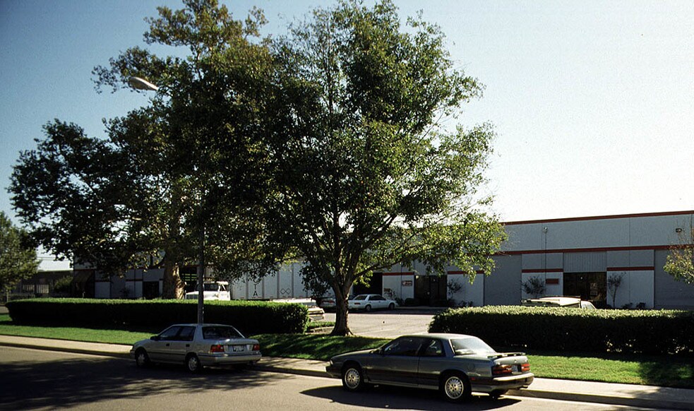 More Photos Of 1106 N D St, Sacramento Showroom For Lease