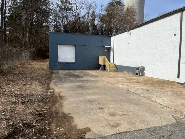 More Photos Of 108 S Walnut Cir, Greensboro Warehouse For Sale
