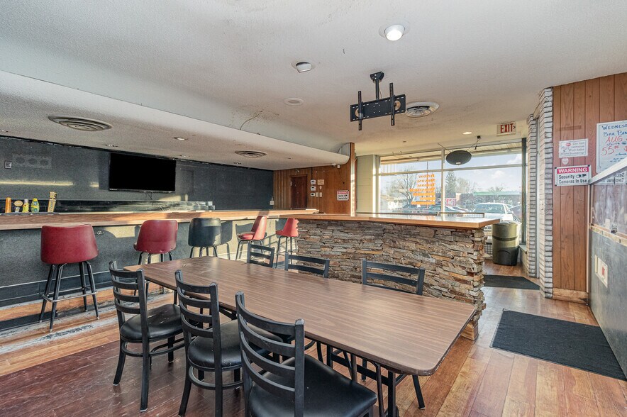 More Photos Of 1220 Rice St, Saint Paul Supermarket For Sale