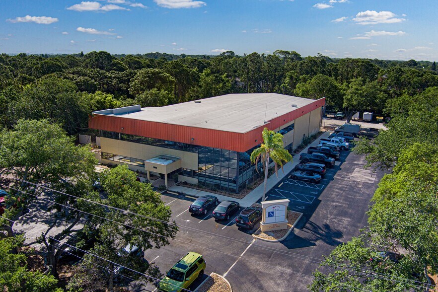 More Photos Of 2725 Center Pl, Melbourne Research And Development For Sale