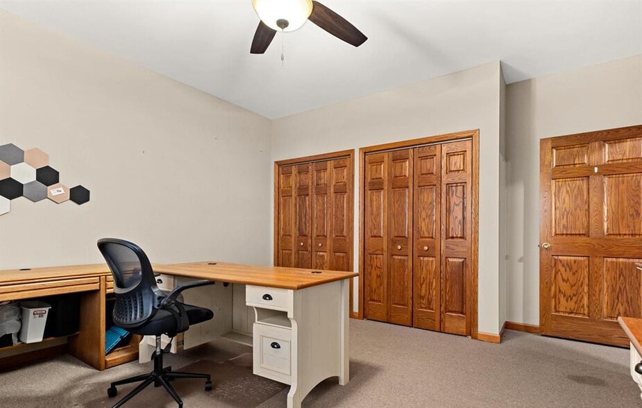 More Photos Of 614-616 State Route 116 Hwy, Germantown Hills Office For Sale