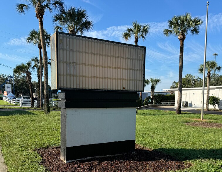 More Photos Of 837 S Main St, Wildwood Medical For Lease
