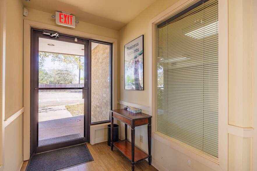 More Photos Of 703 Commerce St, Refugio Office For Sale