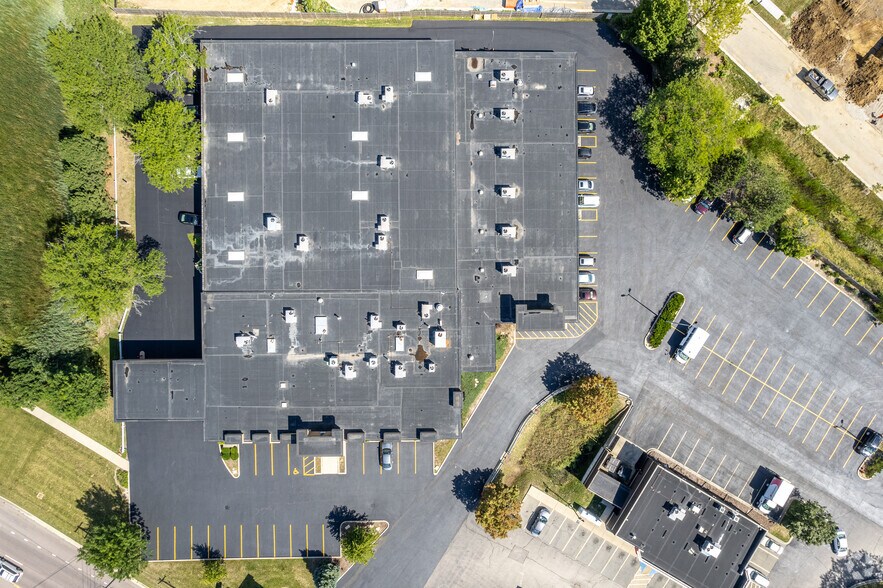 More Photos Of 1350 Lake St, Roselle Office For Lease