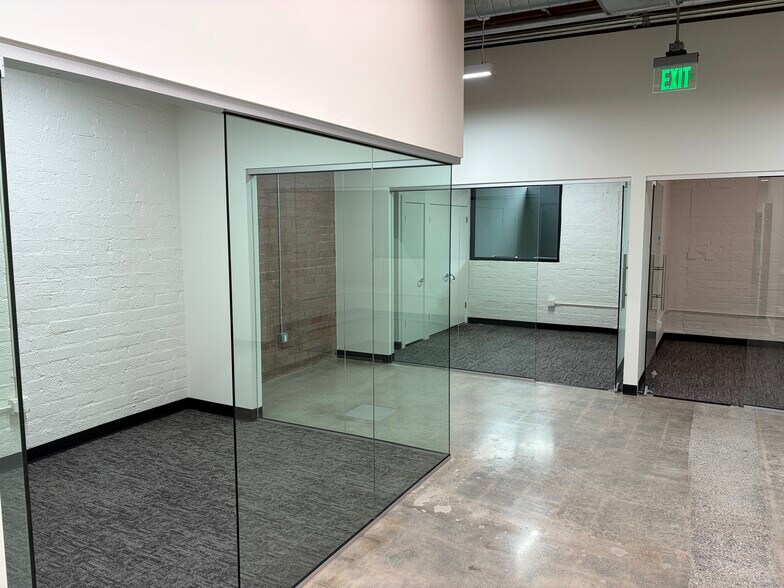 More Photos Of 2558 Overland Ave, Los Angeles Office For Lease