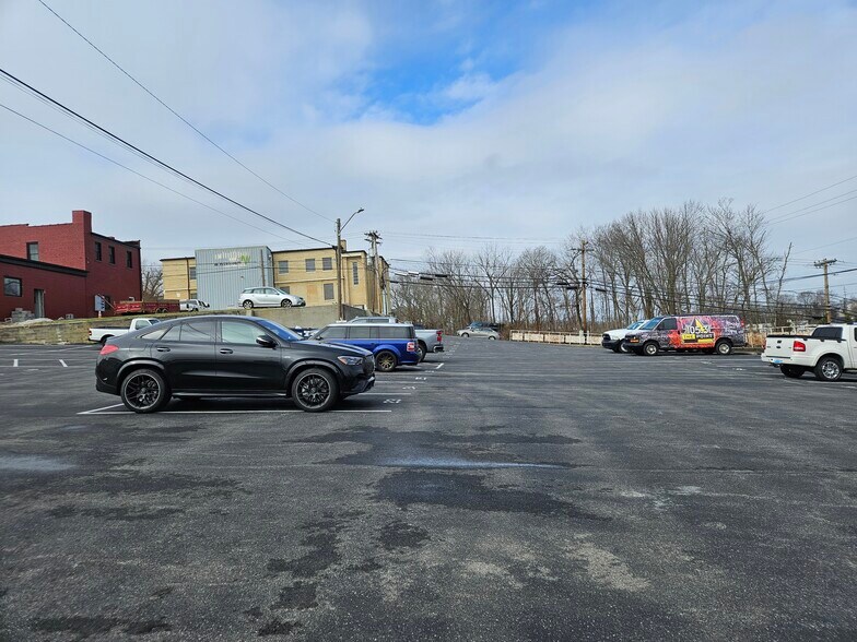 More Photos Of 113 W Public Sq, Glasgow Office For Sale