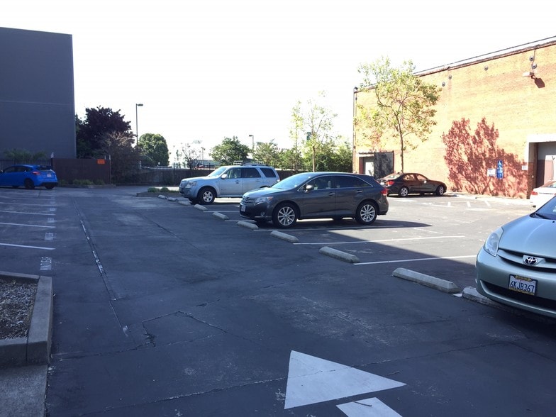 More Photos Of 2865 7th St, Berkeley Warehouse For Lease