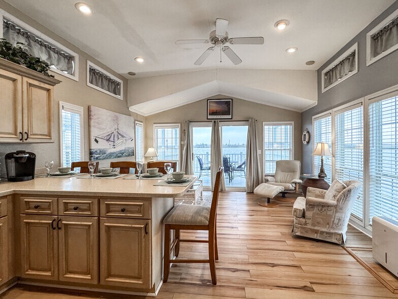More Photos Of 309 Water St, Apalachicola Marina For Sale