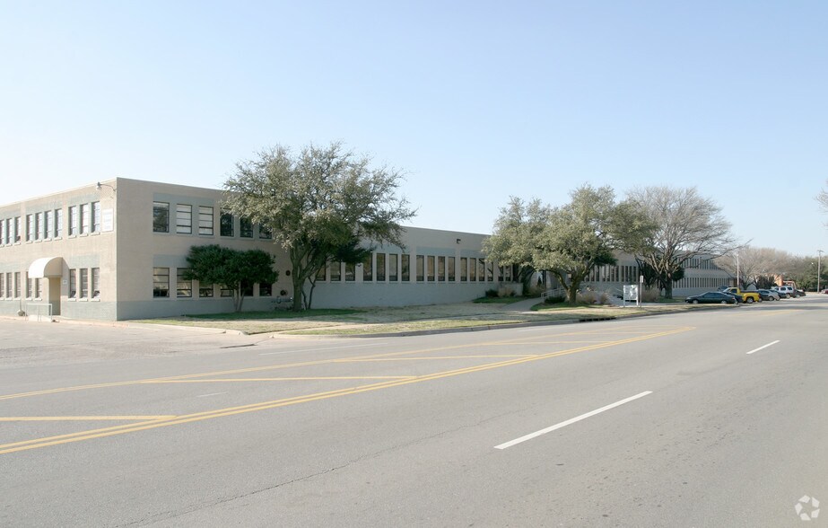 More Photos Of 3813-3817 N Santa Fe Ave, Oklahoma City Light Manufacturing For Lease