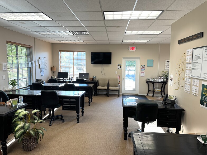 More Photos Of 819 Little Britain Rd, New Windsor Township Medical For Sale