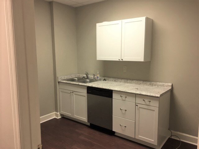 More Photos Of 2075 Centre Pointe Blvd, Tallahassee Medical For Lease