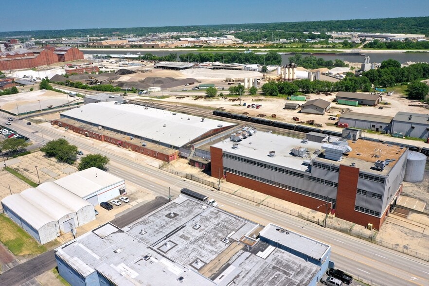 Primary Photo Of 2400 SW Washington St, Peoria Manufacturing For Sale
