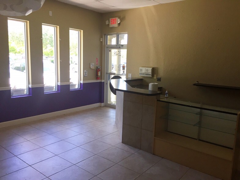 More Photos Of 2528-2548 Northbrooke Plaza Dr, Naples Storefront Retail Office For Lease