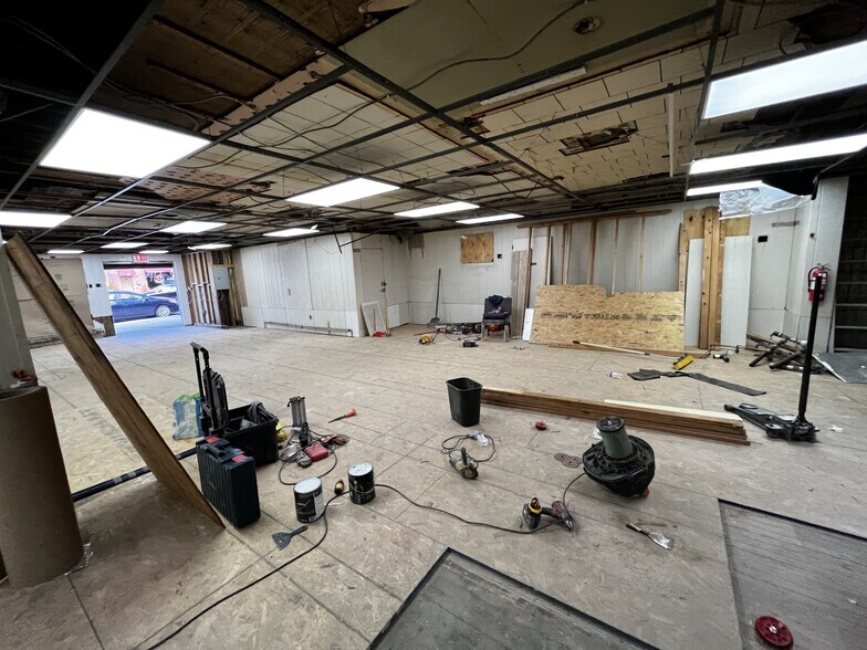 More Photos Of 2814 Middletown Rd, Bronx Storefront Retail Residential For Lease