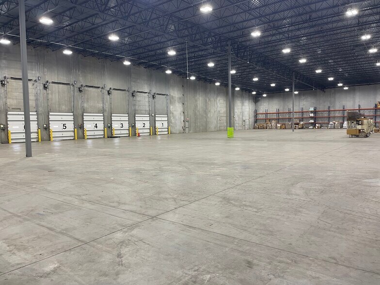More Photos Of 208 Manufacturers Blvd, Mooresville Warehouse For Lease