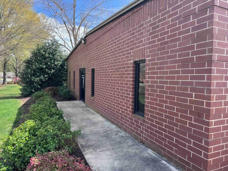 More Photos Of 163 Associates Ln, Indian Trail Warehouse For Lease