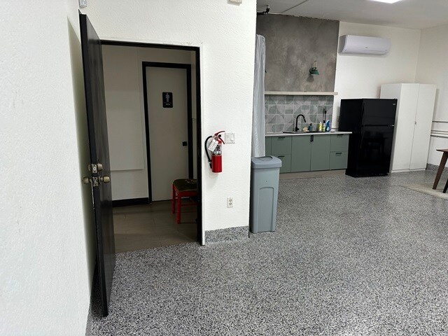 More Photos Of 833 N Hollywood Way, Burbank Office For Lease