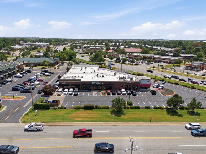 More Photos Of 201 SW 14th St, Bentonville Unknown For Lease
