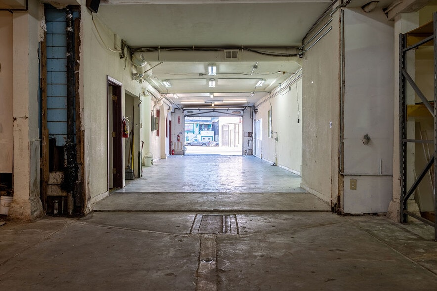 More Photos Of 5935-5937 Mission St, Daly City Warehouse For Lease