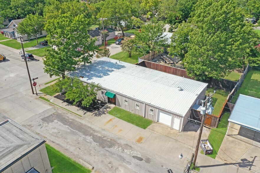 More Photos Of 202 Maple St, Farmersville Showroom For Sale