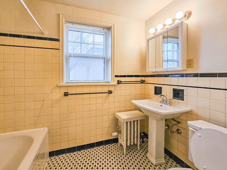 More Photos Of 211 S 37th St, Omaha Apartments For Sale