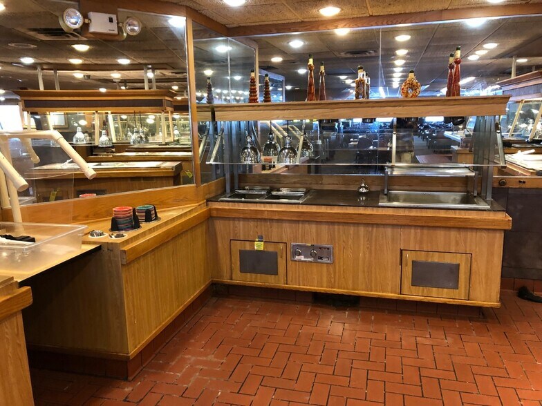 More Photos Of 2613 E Clairemont Ave, Eau Claire Restaurant For Lease