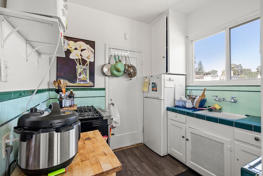 More Photos Of 1217 Capuchino Ave, Burlingame Apartments For Sale