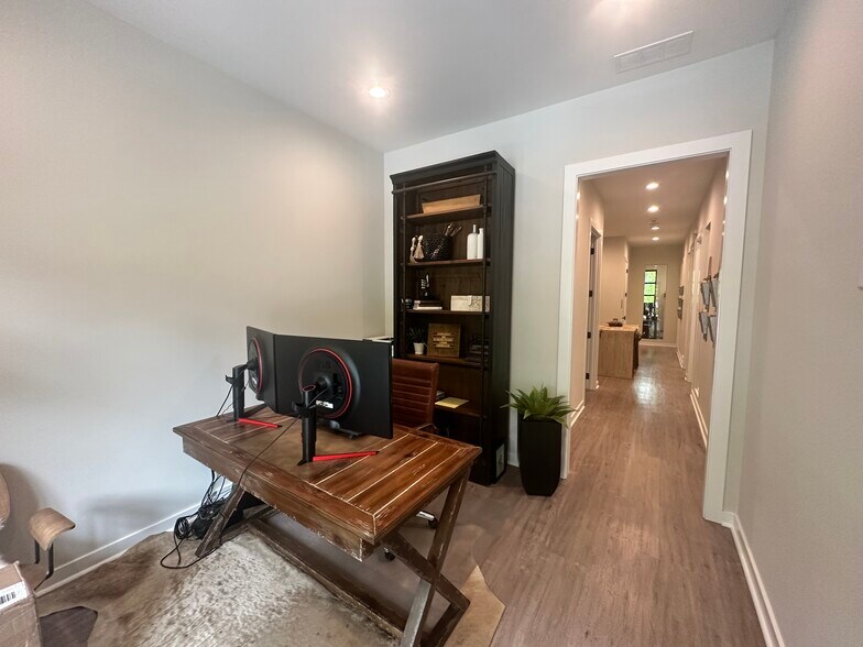 More Photos Of 6110 McFarland Station Dr, Alpharetta Medical For Lease