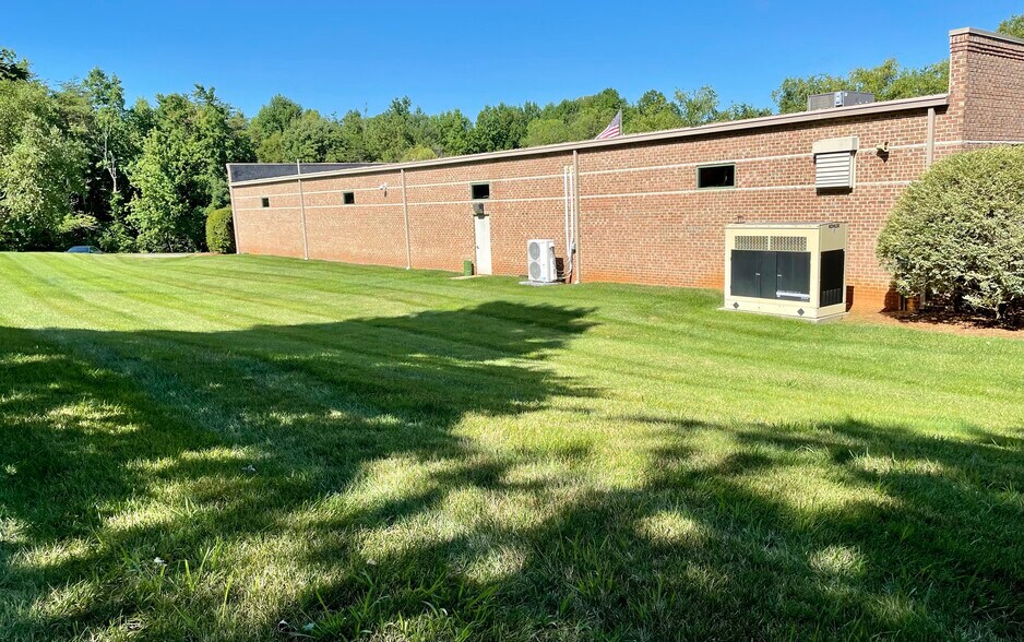 More Photos Of 4120 Beechwood Dr, Greensboro Light Distribution For Lease