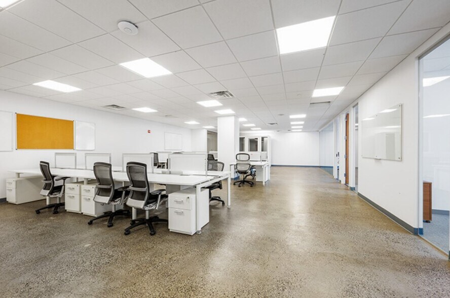 More Photos Of 622 Third Ave, New York Office For Lease