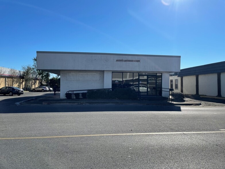 More Photos Of 5042 Bayou Blvd, Pensacola Freestanding For Lease