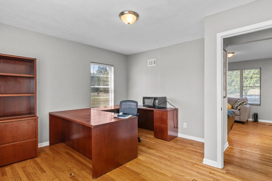 More Photos Of 10236 Halls Ferry Rd, Saint Louis Office For Sale