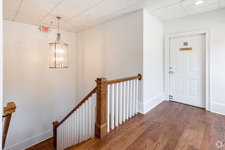 More Photos Of 284 S Main St, Alpharetta Unknown For Lease