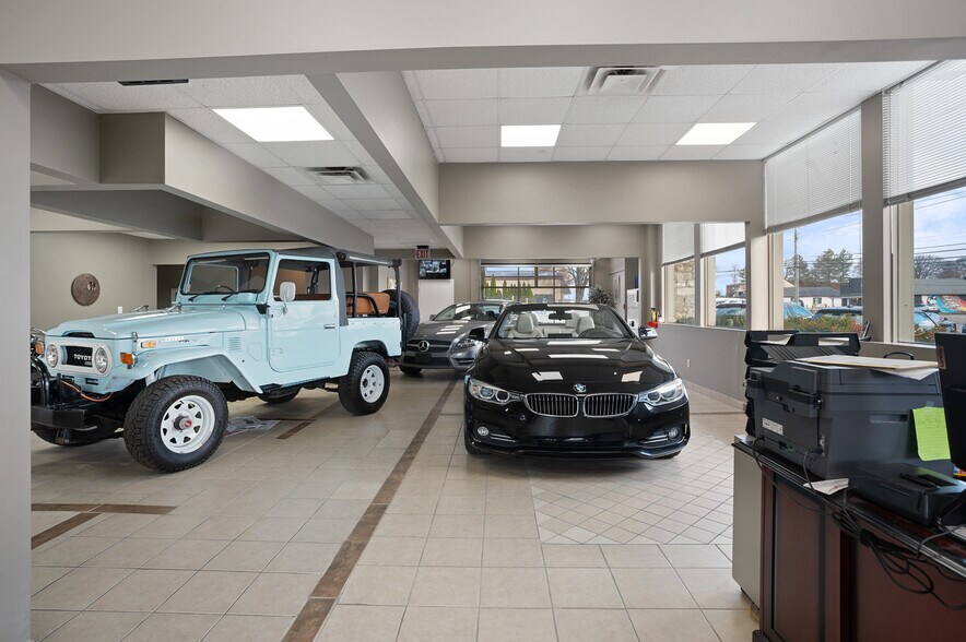 More Photos Of 2000 Columbia Ave, Franklin Freestanding For Lease