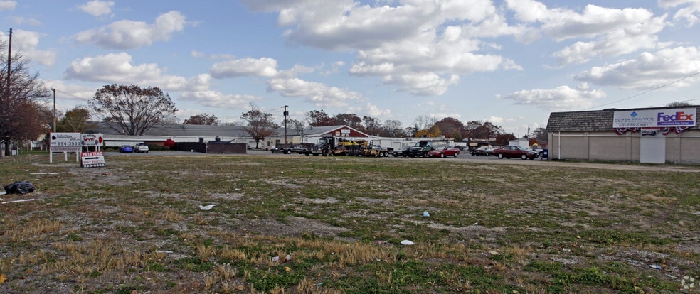 Primary Photo Of 339 W Hoffman Ave, Lindenhurst Land For Lease