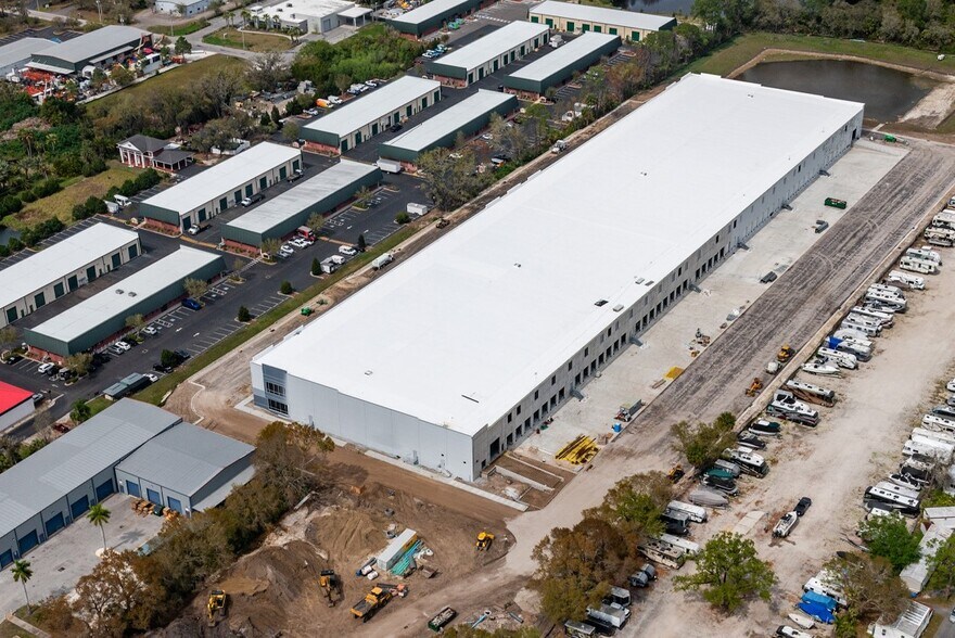 More Photos Of 13209 Memorial Hwy, Tampa Distribution For Lease