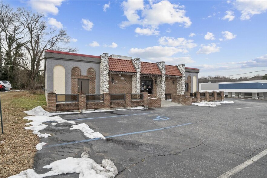 More Photos Of 111 Middleton Way, Greer Restaurant For Sale