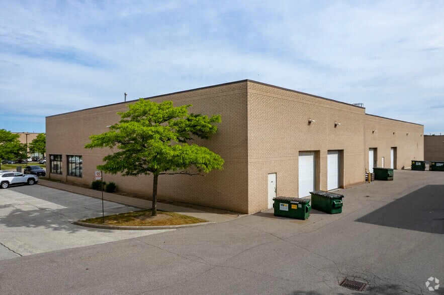 More Photos Of 4055 Sladeview Cres, Mississauga Light Distribution For Lease